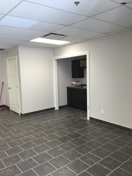 More Photos Of 8800 Venture Av SE, Calgary Warehouse For Sale