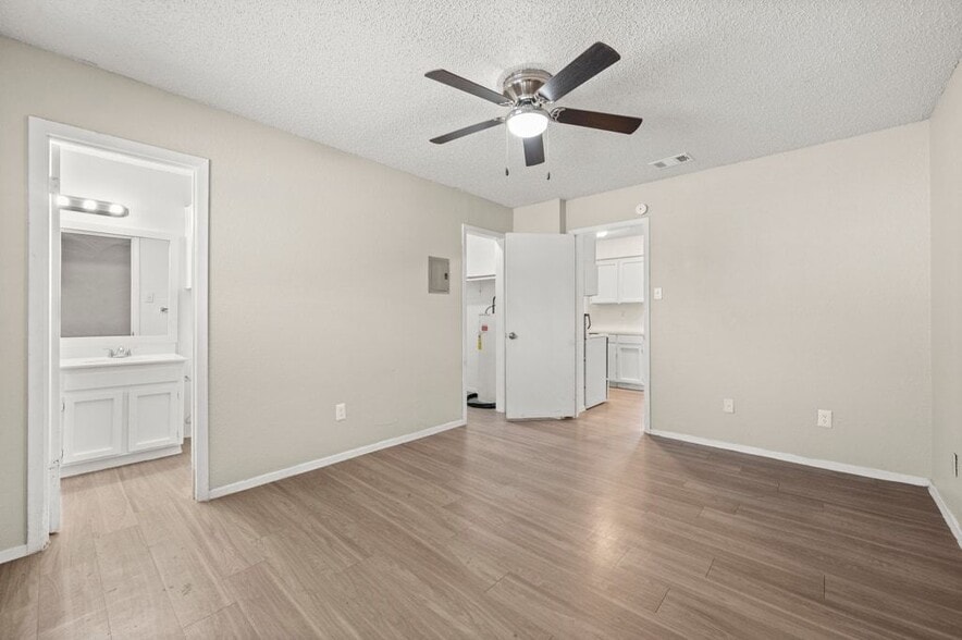 More Photos Of 829 Park Plz, Austin Apartments For Sale