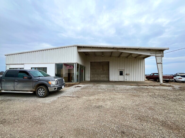 More Photos Of 125 Barlow Rd, Farmington Distribution For Lease