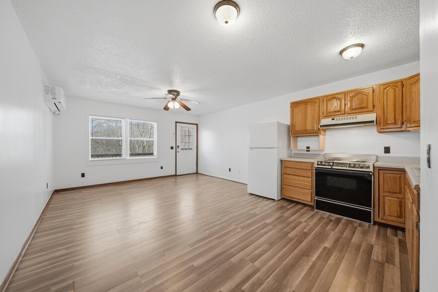 More Photos Of 80 Lindsey Ln, Burnsville Apartments For Sale