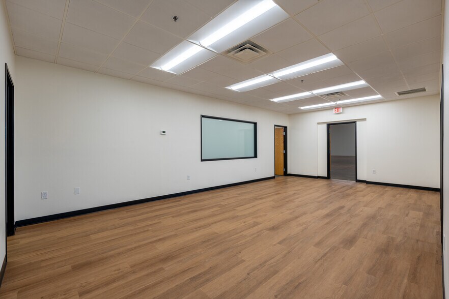 More Photos Of 1250 E Hadley St, Phoenix Distribution For Lease