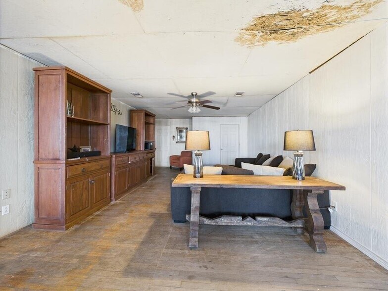 More Photos Of 236 S Oak St, Pecos Storefront For Sale