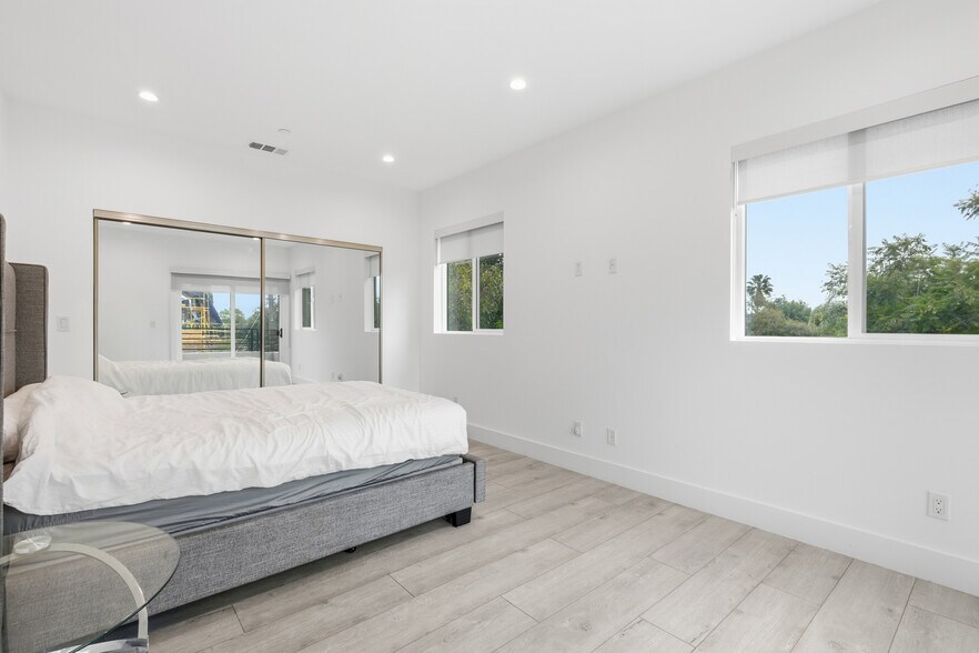 More Photos Of 13822 Oxnard St, Van Nuys Apartments For Sale