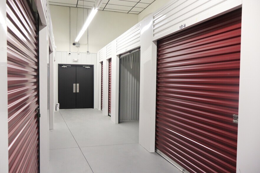 More Photos Of 912 N Dixie Ave, Elizabethtown Self Storage For Sale