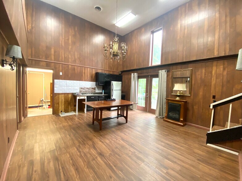 More Photos Of 78 Ash St, Calvert City Office For Sale