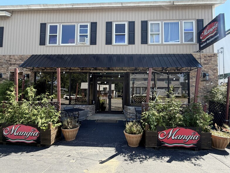 More Photos Of 31-35 Elm St, Manchester Storefront Retail Residential For Sale