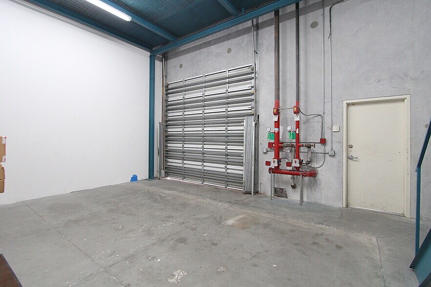 More Photos Of 2520 NW 97th Ave, Doral Showroom For Lease