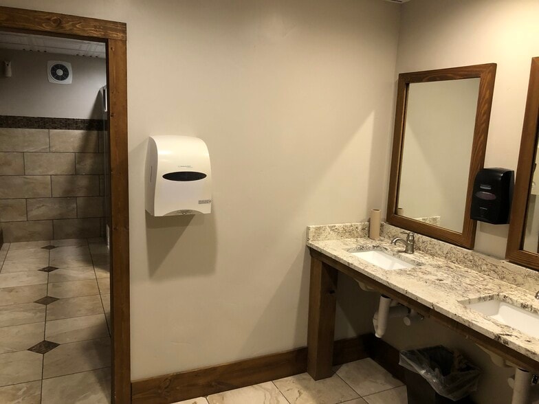 More Photos Of 640 N Main St, North Salt Lake Office For Sale