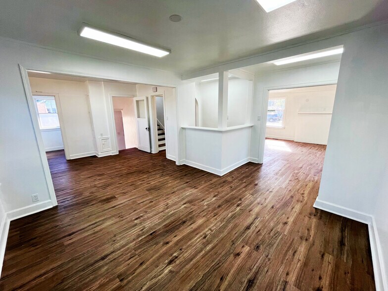 More Photos Of 422 3rd Ave S, Kent Office For Lease