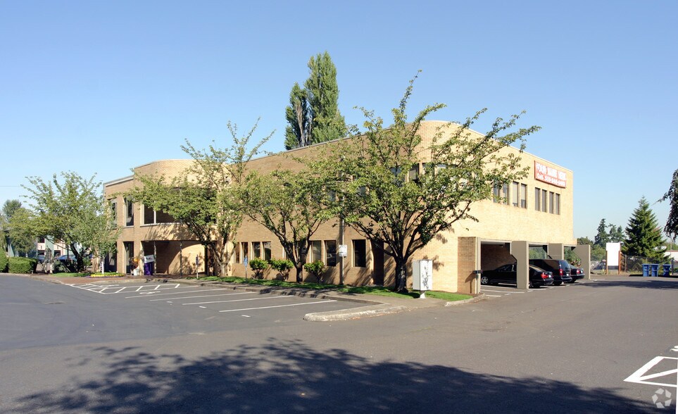 Primary Photo Of 7831 SE Lake Rd, Portland Office For Lease