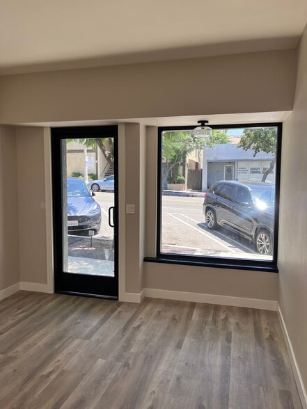 More Photos Of 10041 Commerce Ave, Tujunga Storefront For Sale