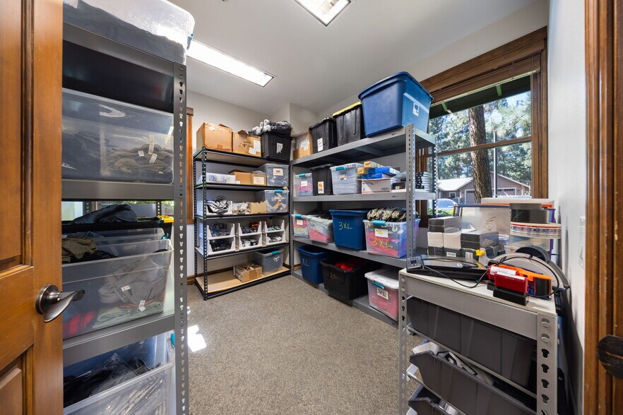 More Photos Of 750 Buckaroo Trl, Sisters Office For Sale