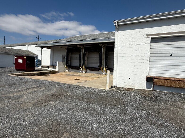 More Photos Of 175 Willow St, Toughkenamon Warehouse For Lease