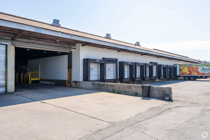 More Photos Of 9 29th St, Brooklyn Distribution For Lease