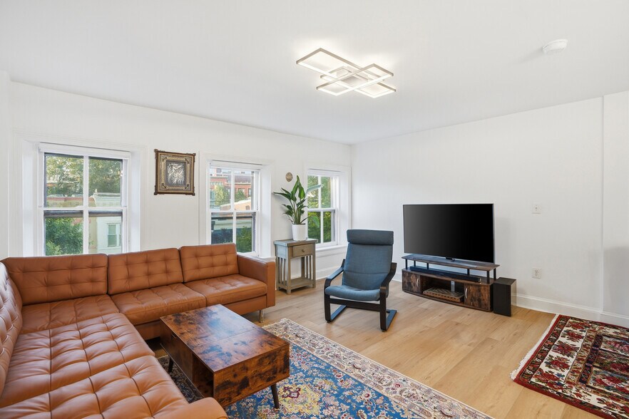 More Photos Of 313 C St SE, Washington Multifamily For Sale