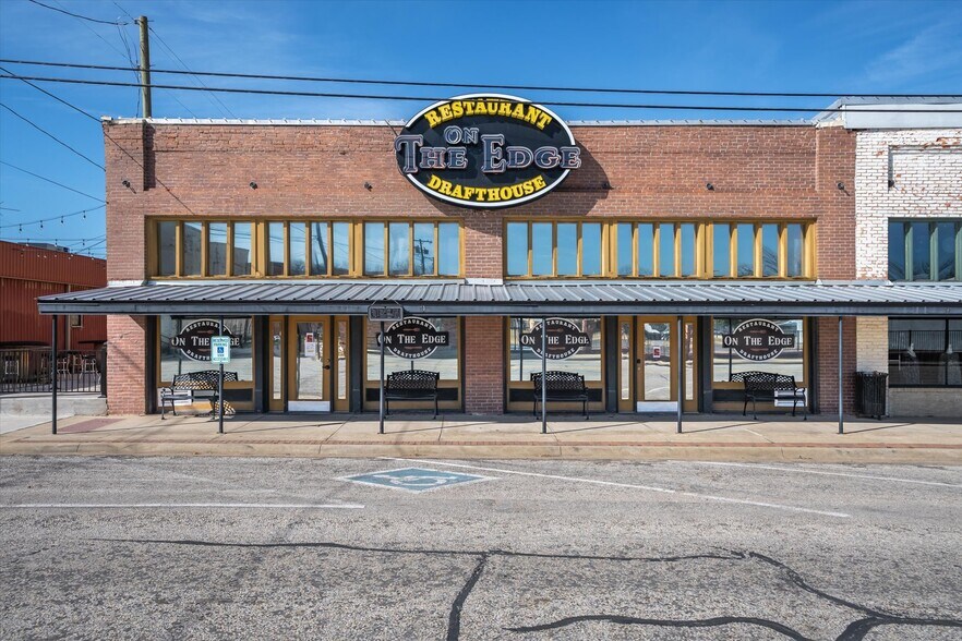 More Photos Of 109 N Houston St, Edgewood Restaurant For Sale