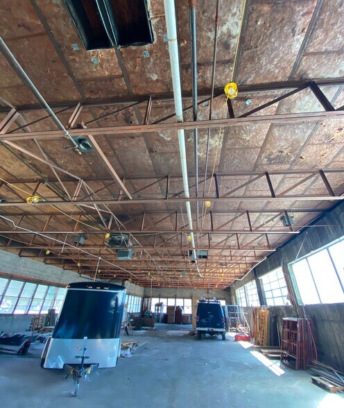 More Photos Of 4440 W Montrose Ave, Chicago Light Manufacturing For Lease