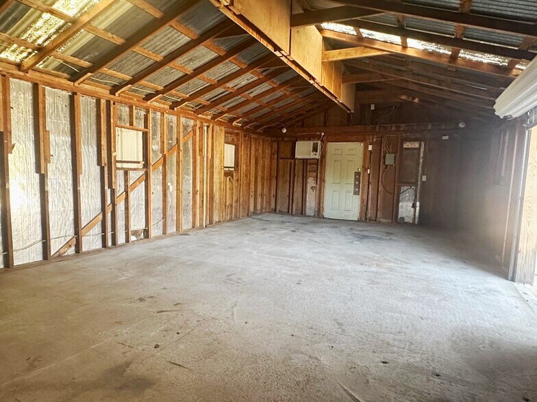 More Photos Of 1601 Kemp Blvd, Wichita Falls Showroom For Lease