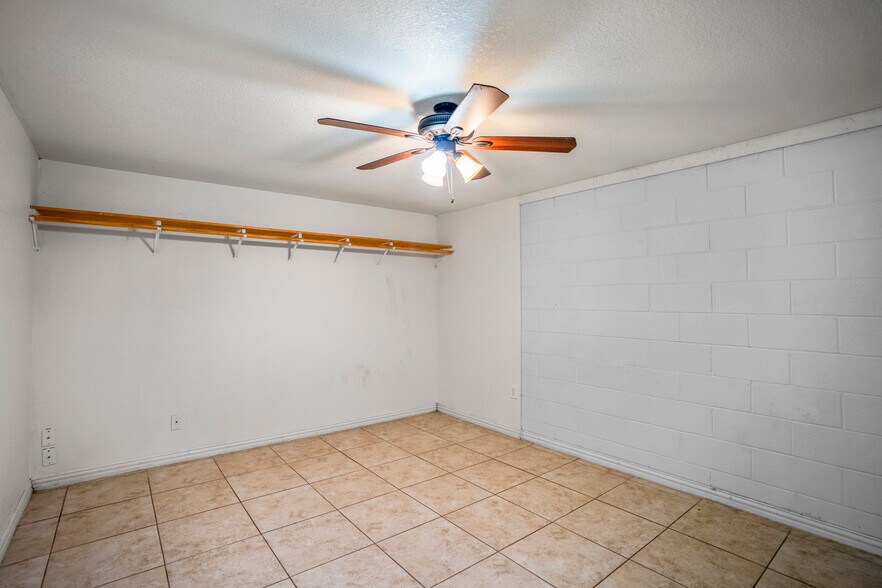 More Photos Of 80 Sorters McClellan rd, Kingwood Warehouse For Sale