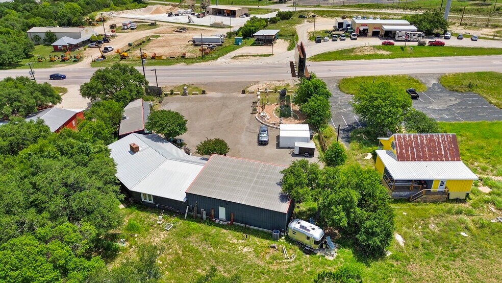 More Photos Of 1725 S US Highway 281, Blanco Freestanding For Sale