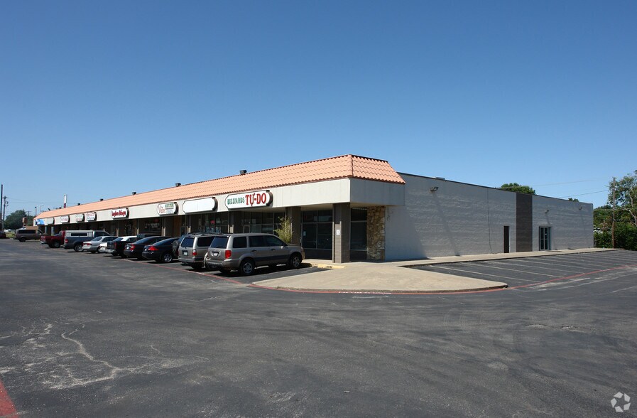 More Photos Of 4413-4425 W Walnut St, Garland Unknown For Lease