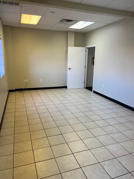 More Photos Of 11601 Pellicano Dr, El Paso Unknown For Lease