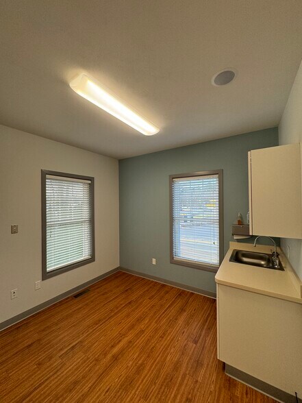 More Photos Of 49 Atwood Rd, Pelham Medical For Lease