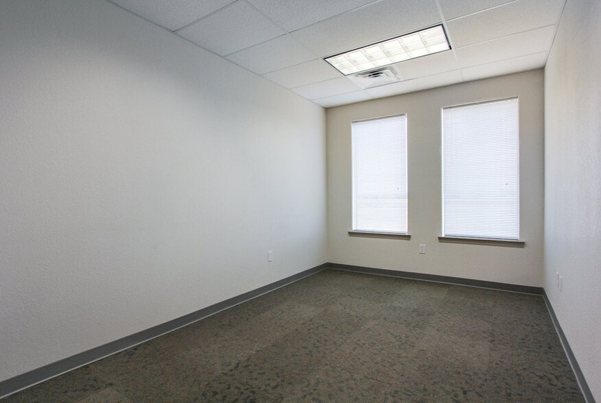 More Photos Of 1921 Corporate Dr, San Marcos Office For Lease