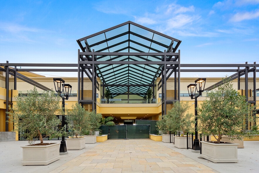 Primary Photo Of 10000 Bolsa Ave, Westminster Unknown For Lease