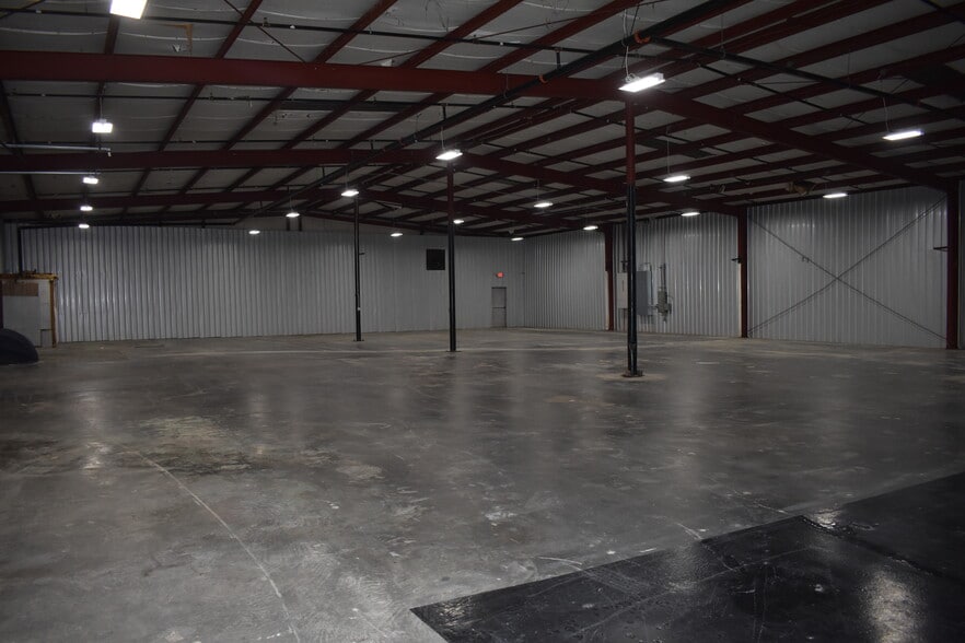 More Photos Of 216 Industrial Dr, Ridgeland Warehouse For Lease