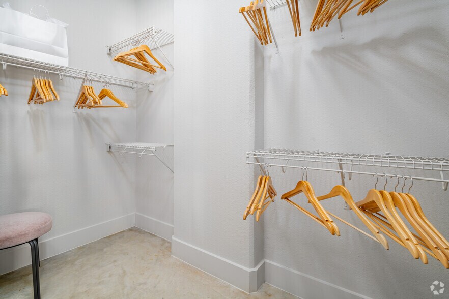 More Photos Of 100 N Santa Rosa St, San Antonio Apartments For Lease