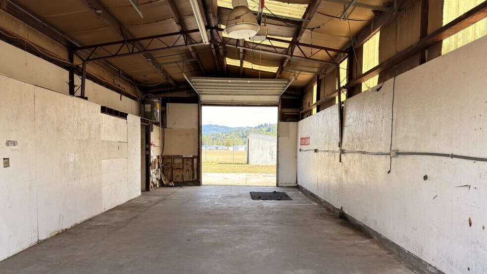More Photos Of 2144 Pacific Ave S, Kelso Warehouse For Lease