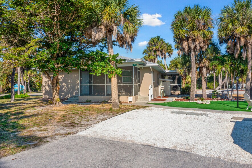 More Photos Of 832 Donax St, Sanibel Apartments For Sale