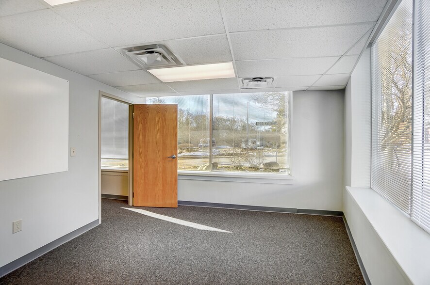 More Photos Of 3925-3927 Brotherton Rd, Cincinnati Office For Sale