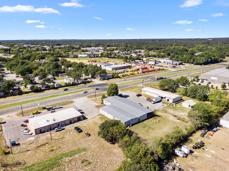 More Photos Of 3401 NNE Loop 323, Tyler Light Distribution For Sale