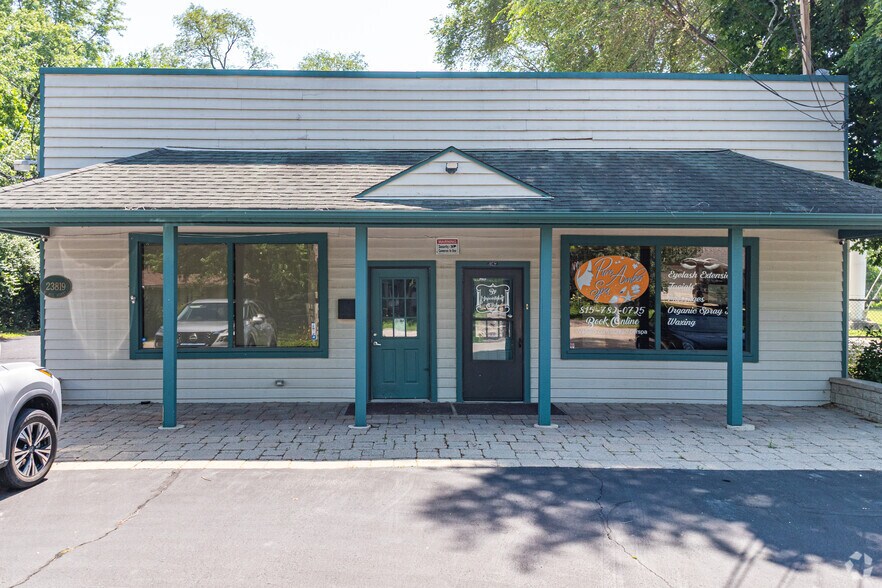 More Photos Of 23819 W Mill St, Plainfield Loft Creative Space For Lease