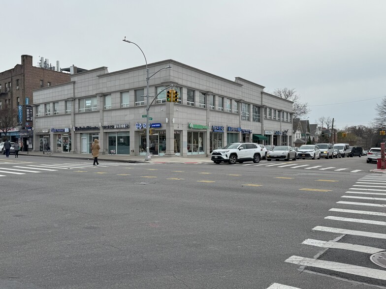 Primary Photo Of 15408 Northern Blvd, Flushing Medical For Lease