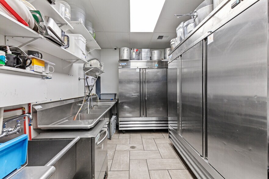 More Photos Of 314 N 4th St, Coeur d'Alene Bar For Sale