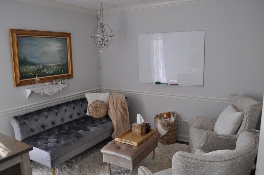 More Photos Of 222 E Wisconsin Ave, Lake Forest Office For Lease