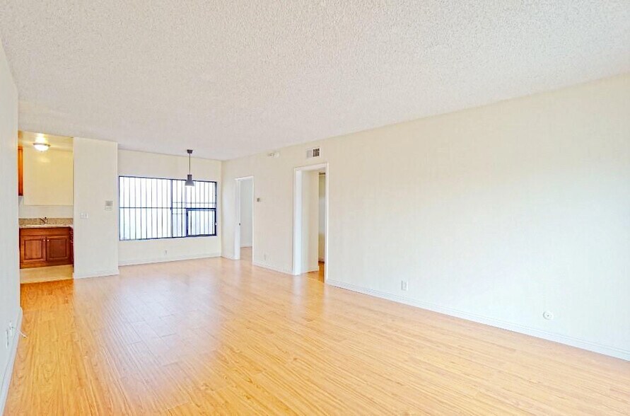 More Photos Of 933 New Depot St, Los Angeles Apartments For Sale