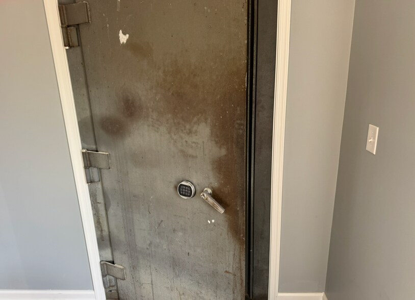 More Photos Of 2028 Travis Rd, Columbia Specialty For Sale