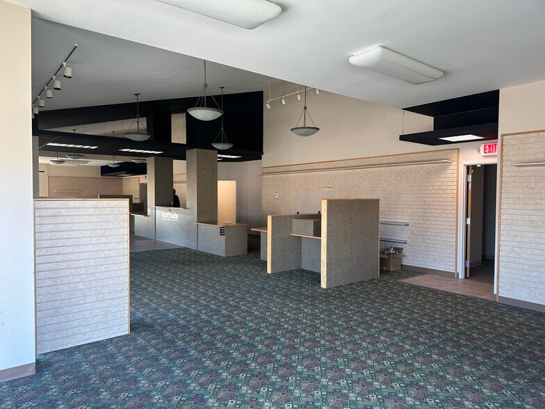 More Photos Of 702 Wabash Ave, Zanesville Flex For Lease