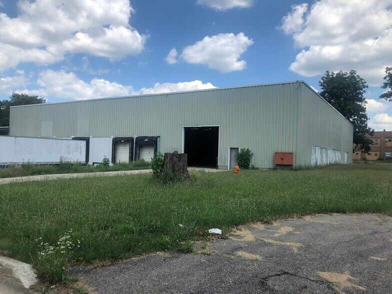 More Photos Of 126 Avenue C, Springfield Manufacturing For Sale