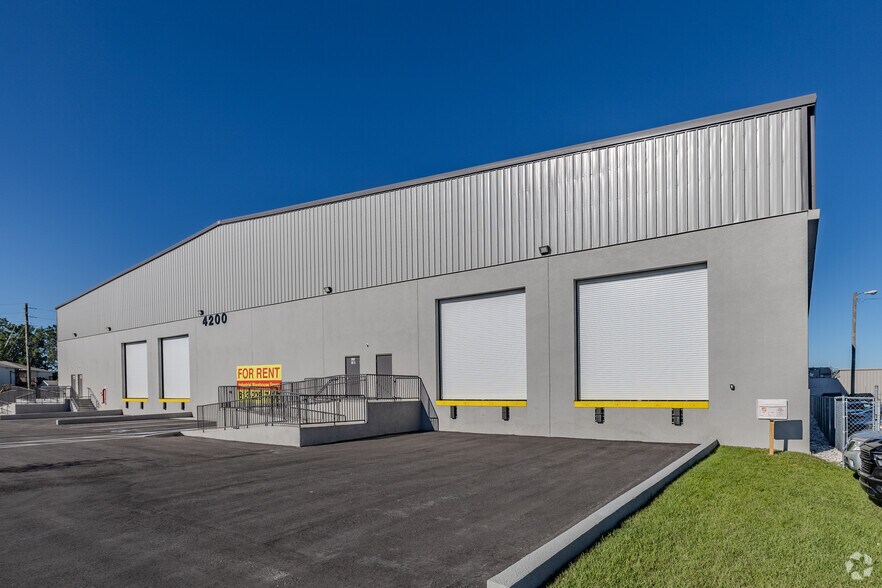 More Photos Of 4200 31st St N, Saint Petersburg Warehouse For Lease
