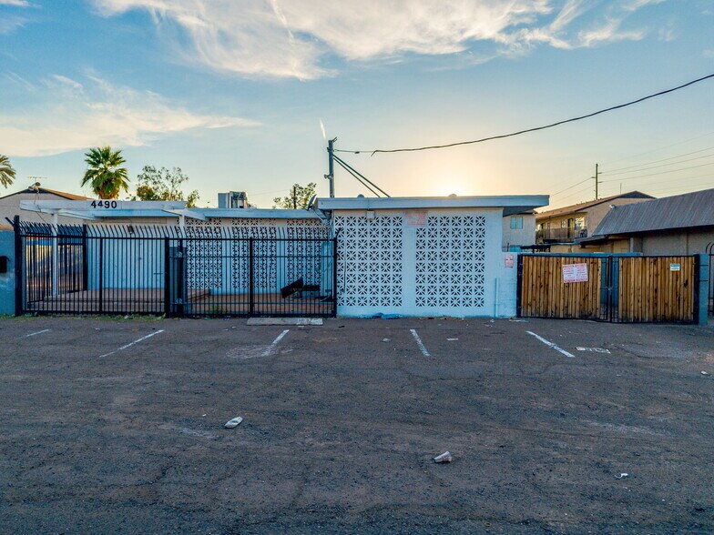 More Photos Of 4490 N Black Canyon Fwy, Phoenix Office For Lease