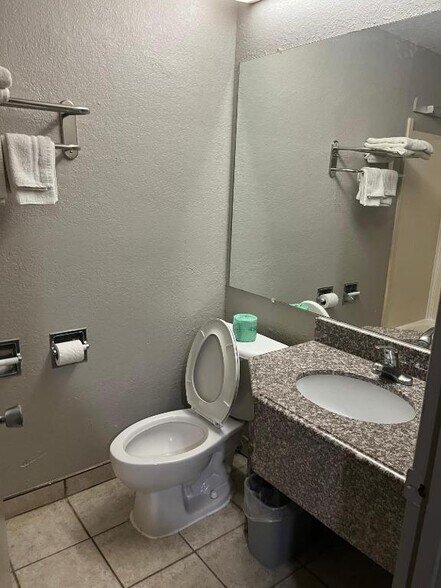 More Photos Of 9603 N Interstate 35, San Antonio Hotel For Sale