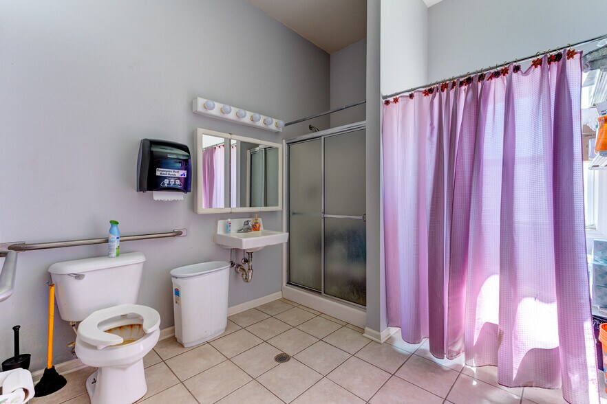 More Photos Of 3090 W Cook Rd, Grand Blanc Showroom For Sale