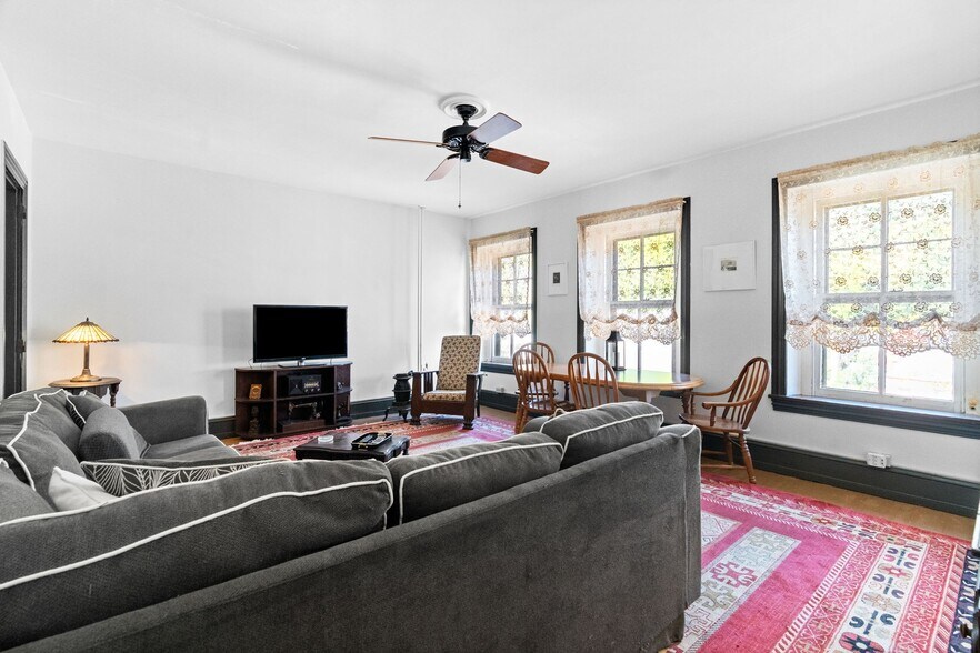 More Photos Of 23-25 Race St, Jim Thorpe Hospitality For Sale