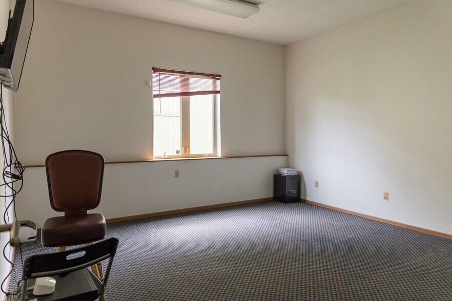 More Photos Of 493 Bev Rd, Youngstown Warehouse For Sale