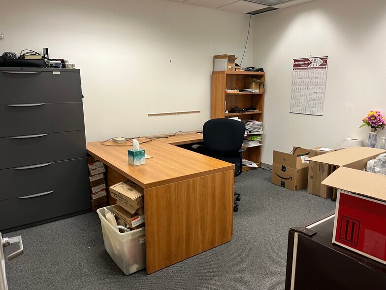 More Photos Of 14 Currency Dr, Bloomington Office For Sale